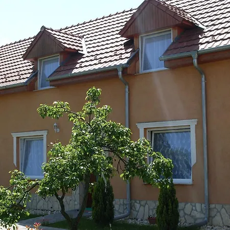 Istvan Apartman *