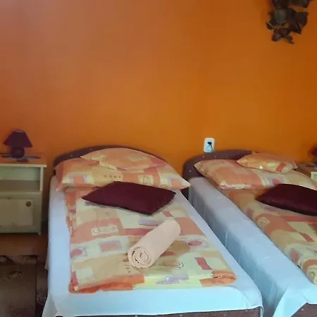 Istvan Apartman *